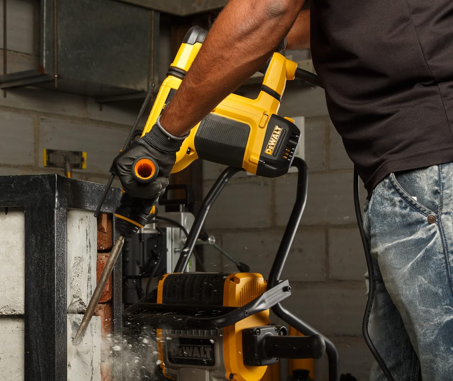 Dewalt Corded Electric 3.0J Impact Energy SDS-Plus 3 Mode 2Kg Combi Hammer, D25143K, 900Watt, 28mm - Image 7