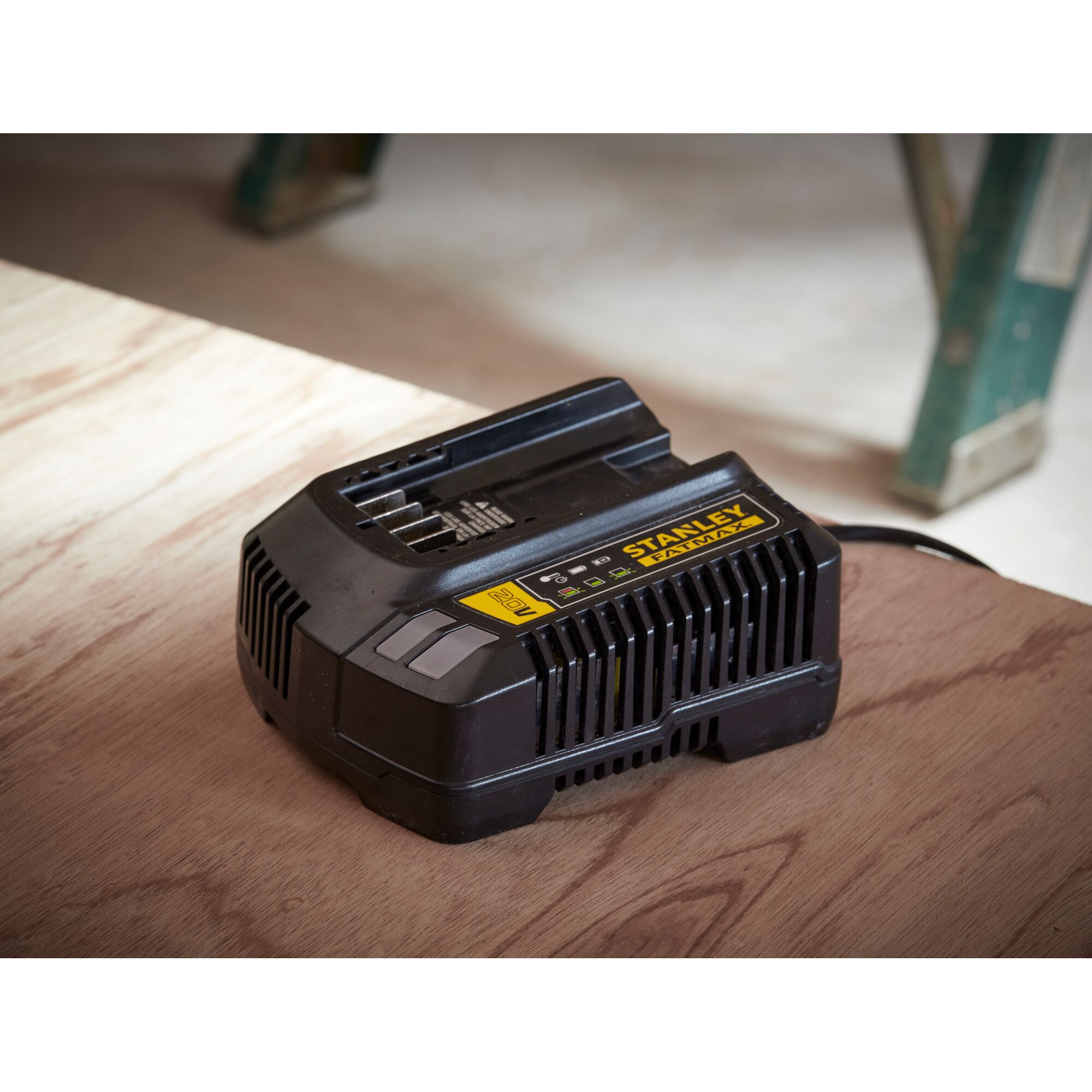 STANLEY SC200-B1 20V 2A Charger - Image 4
