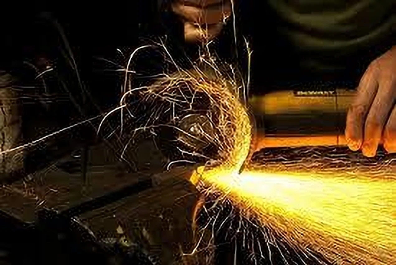 DEWALT DWE750S-IN Angle Grinder - Image 2