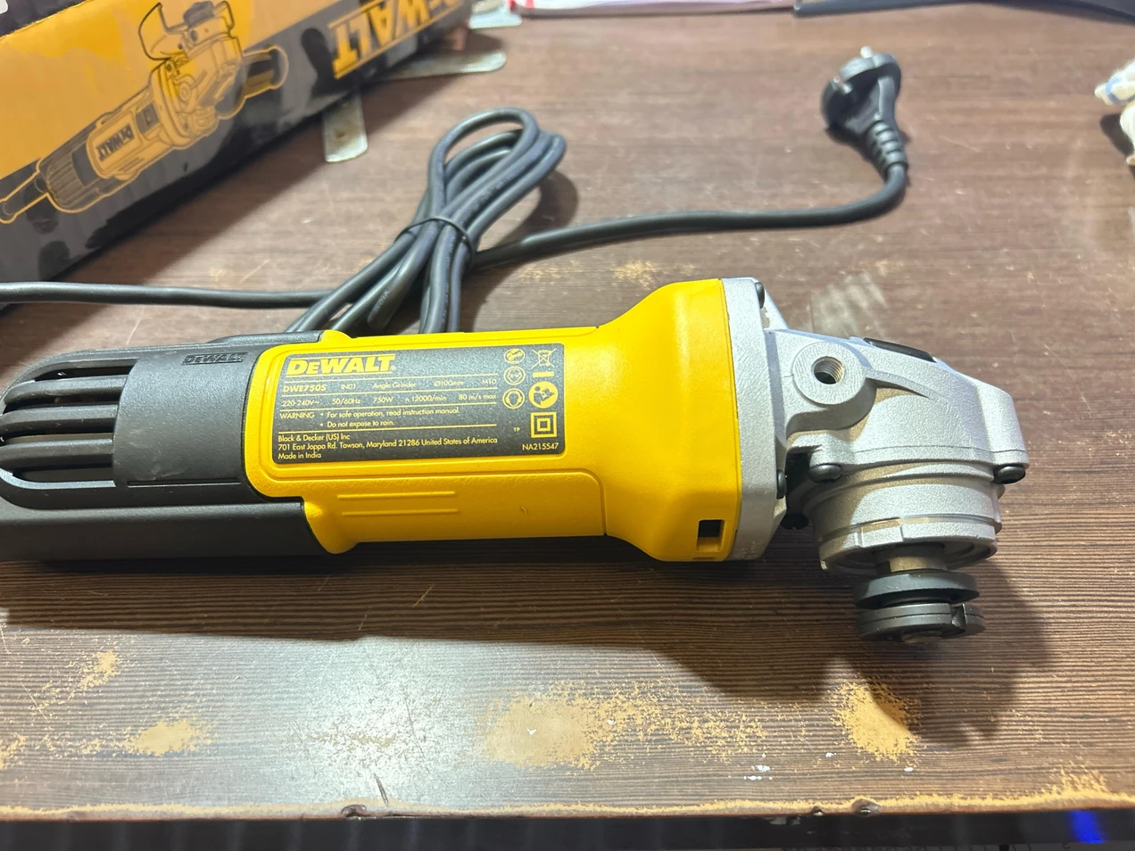 DEWALT DWE750S-IN Angle Grinder - Image 3