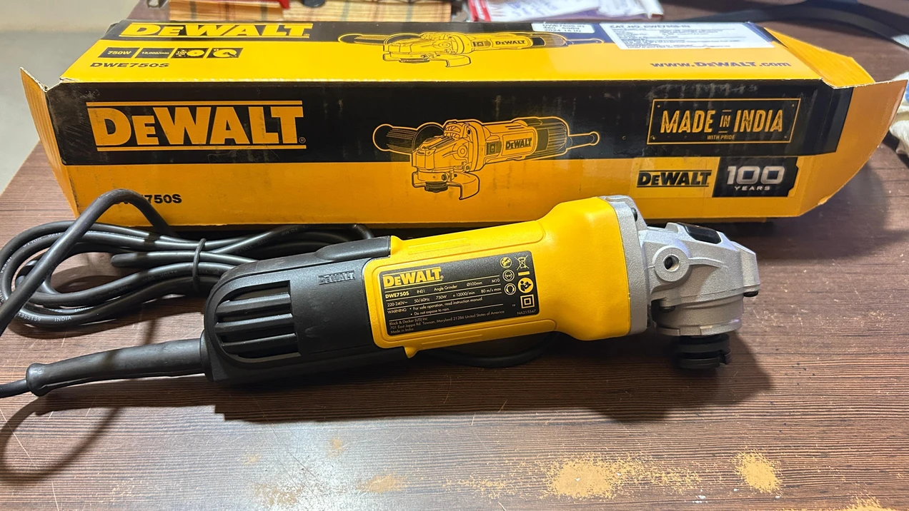 DEWALT DWE750S-IN Angle Grinder - Image 4